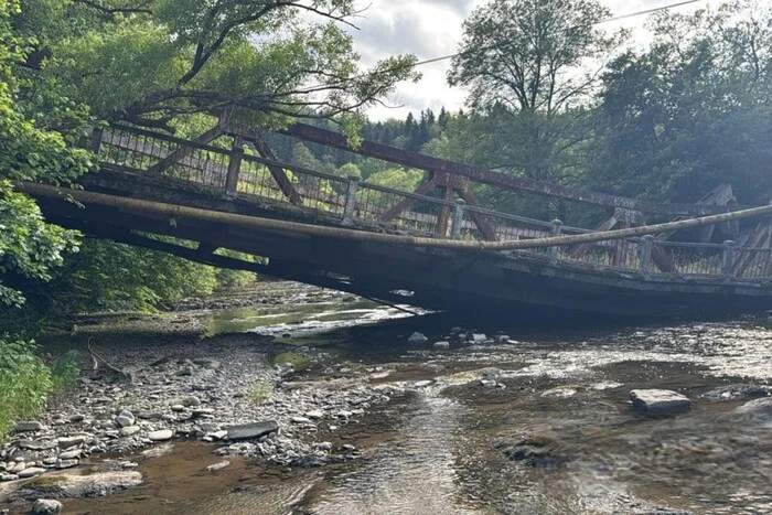 In der Transkarpatien ist eine Brücke eingestürzt: 8 Siedlungen ohne Verbindung geblieben