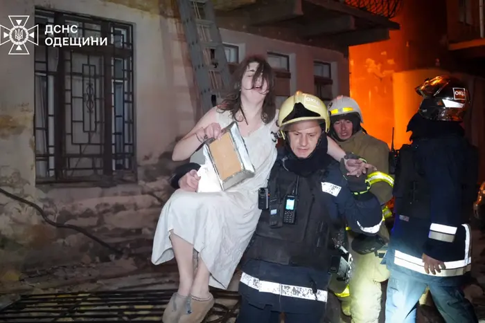 Retten Sie das Einzige, was von den Angehörigen übrig geblieben ist: die Geschichte eines Mädchens aus Odessa, dessen Wohnung von der RF zerstört wurde