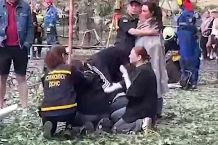 Під завалами в Києві знайшли тіло чоловіка: батьки сподівалися, що живий (відео)