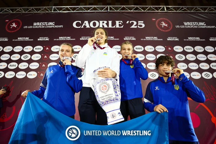 Die ukrainische Frauenmannschaft im Ringen belegte den ersten Platz in der Teamwertung bei der U20-Europameisterschaft
