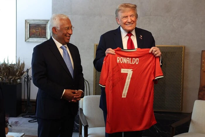 Ronaldo schenkte Trump ein Trikot mit Unterschrift und Schriftzug