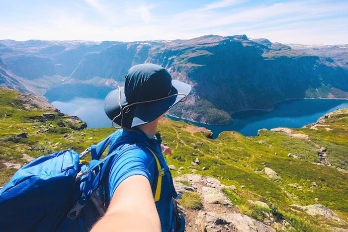 Norwegian journalist will cover 450 km to support Ukrainian media