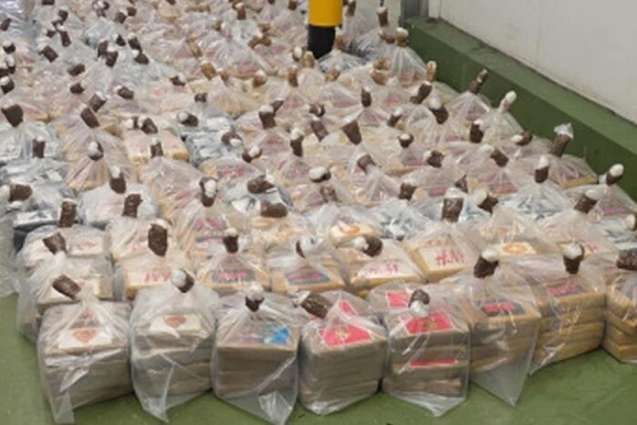 In the United Kingdom, the police seized 2.4 tons of cocaine from Panama