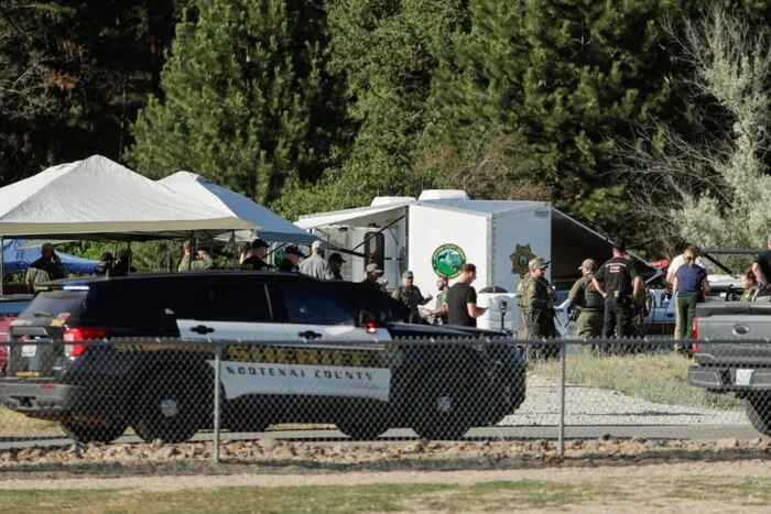 The attacker shot firefighters while extinguishing a fire in the USA