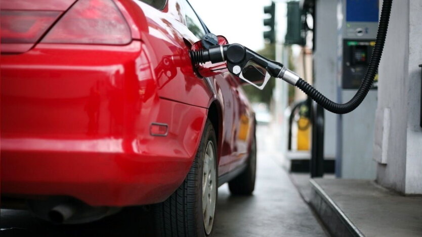 Fahrern wurden die neuen Preise an den Tankstellen gezeigt: Wo es sich nicht mehr lohnt zu tanken