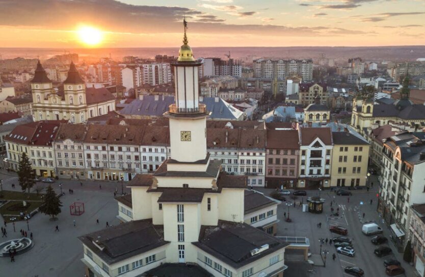Zwei Regionen haben die Verbindung ihrer Gemeinden zum Städtebaukataster abgeschlossen