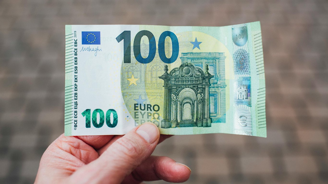 Kurs euro na Ukrainie — co robić z oszczędnościami w walucie latem