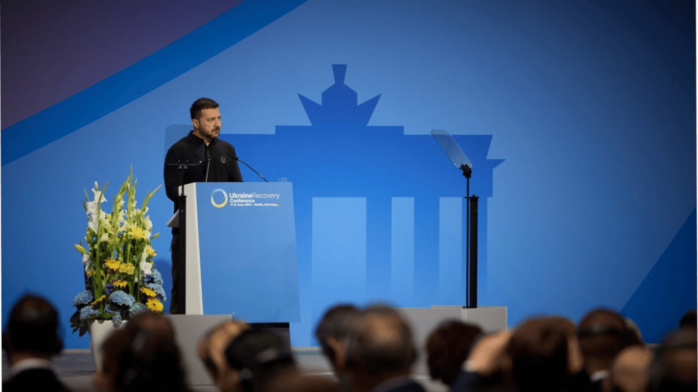 Zelensky summarized the results of the conference on the restoration of Ukraine