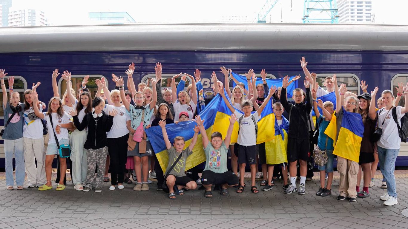 Die Kinder der Verteidiger besuchten Italien im Rahmen von Bring Kids Back UA
